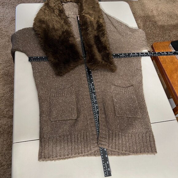 Romeo + Juliet Couture Cardigan Sweater Womens Medium Brown Faux Fur Dolman Knit - Picture 2 of 14